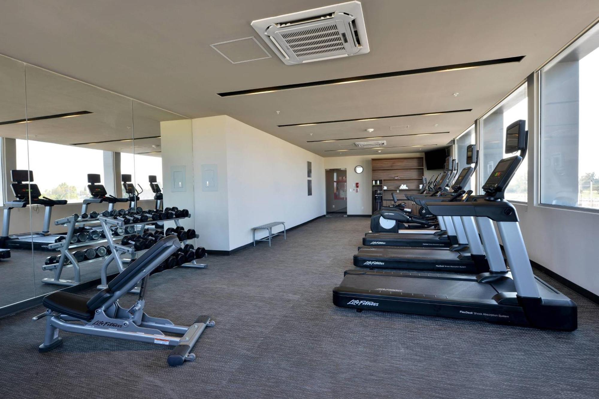 Courtyard By Marriott San Luis Potosi, Los Lagos Exteriér fotografie