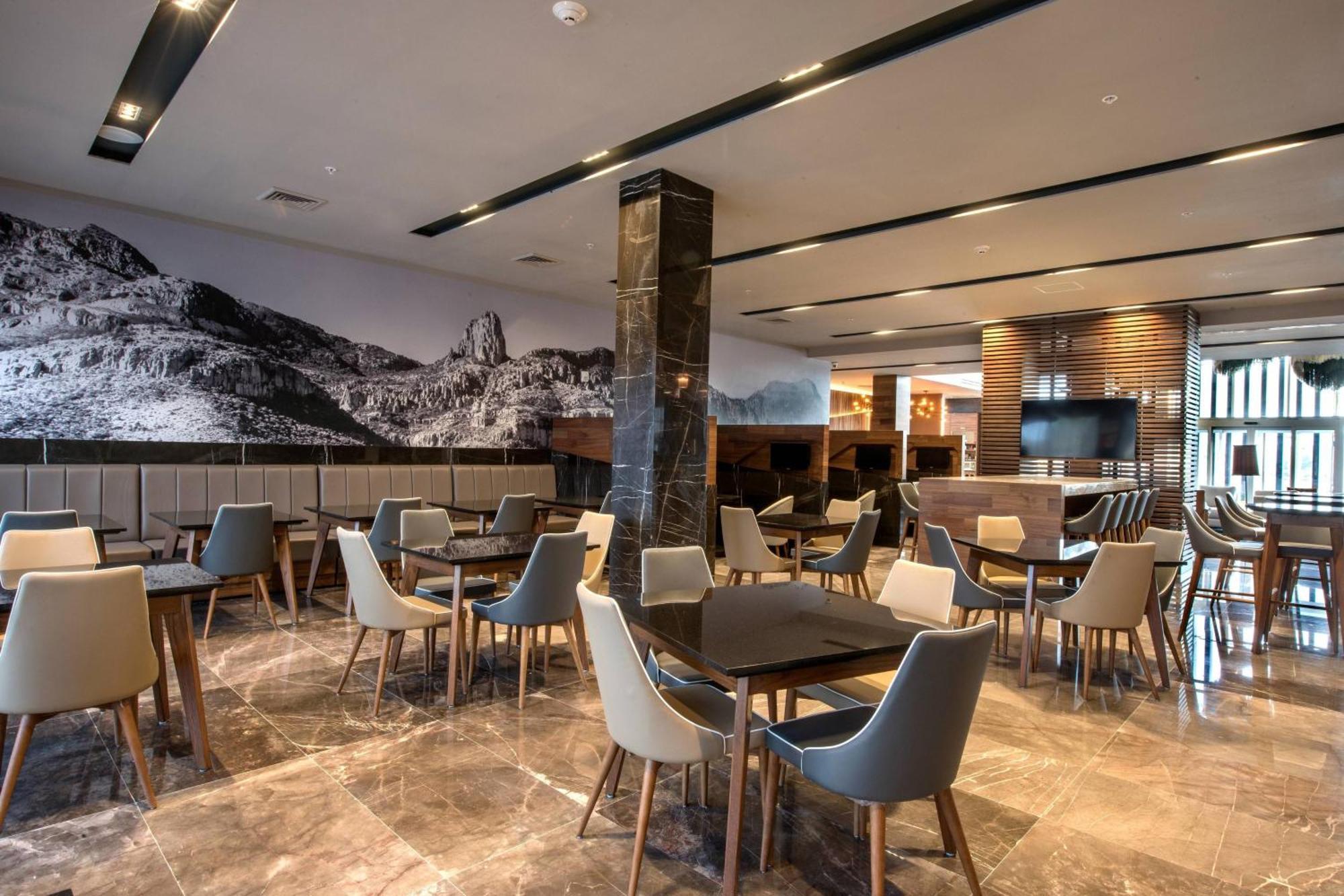 Courtyard By Marriott San Luis Potosi, Los Lagos Exteriér fotografie